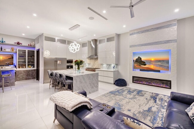 Building Photo - 334 Isle of Capri Dr