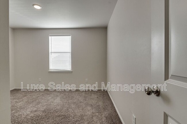 Building Photo - 10809 NW 119th St