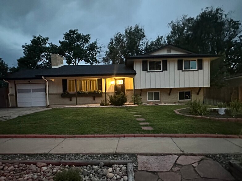 Building Photo - 930 Potter Dr