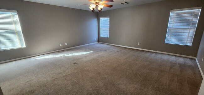 Building Photo - Lone Mountain Heights Luxury Living! 1st-m...