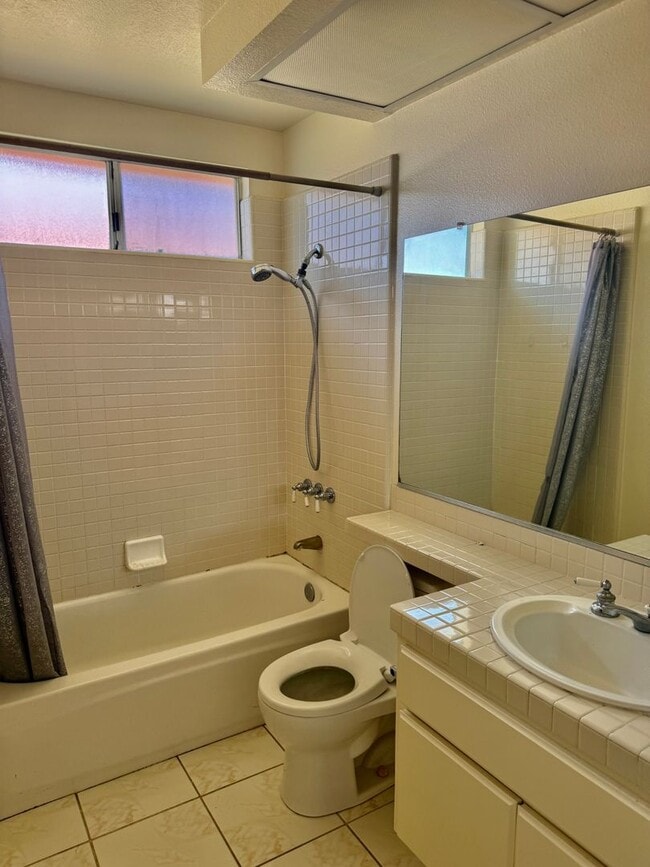 Building Photo - Nice 2 Story Family Home