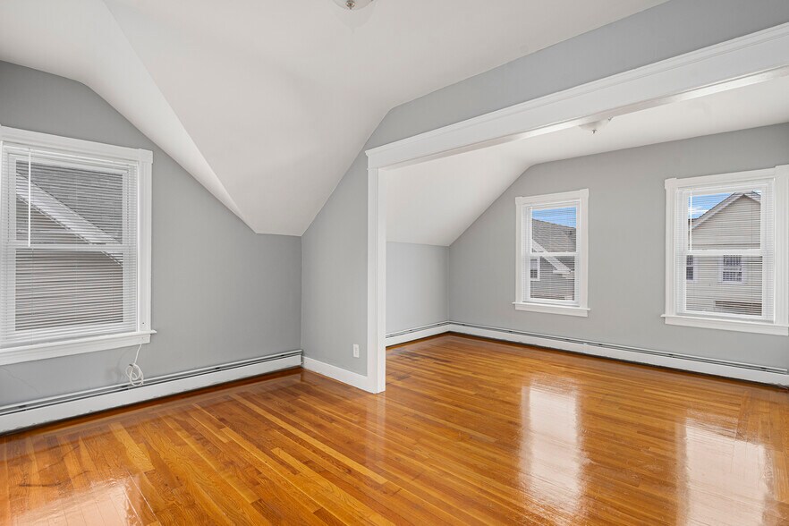 Building Photo - 73 Robin St