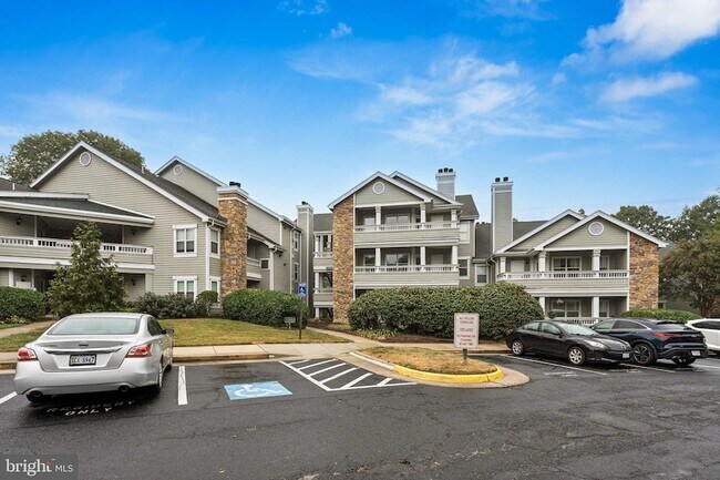 Building Photo - 13085 Autumn Woods Way