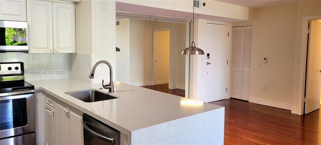 Building Photo - 19555 E Country Club Dr