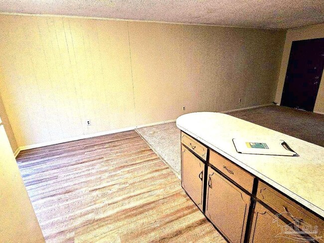 Building Photo - 671 E Olive Rd