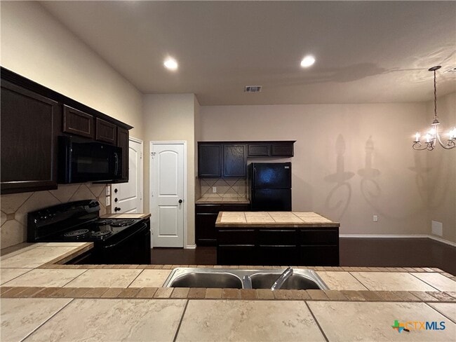 Building Photo - 697 Creekside Cir
