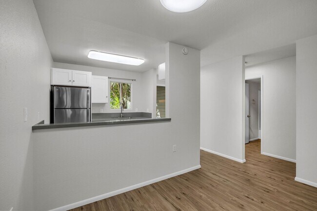 Building Photo - Fully Remodeled 2-Bedroom, 2-Bath Condo – Keonekai Villages #27-105