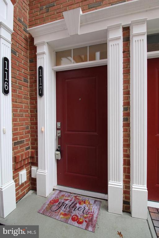 Building Photo - 23235 Milltown Knoll Square