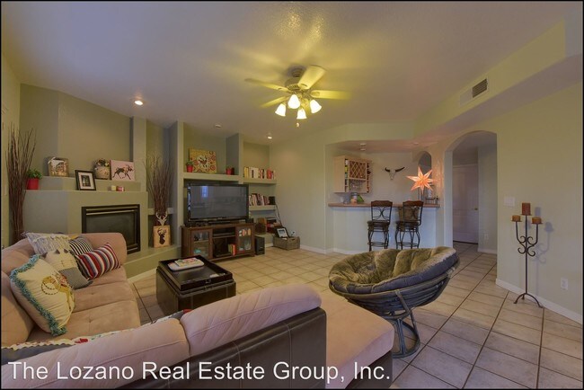 Building Photo - 5 br, 3 bath House - 909 Via Descanso Drive