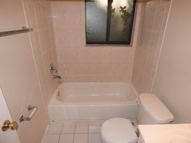 Building Photo - 3074 Broadpoint Dr