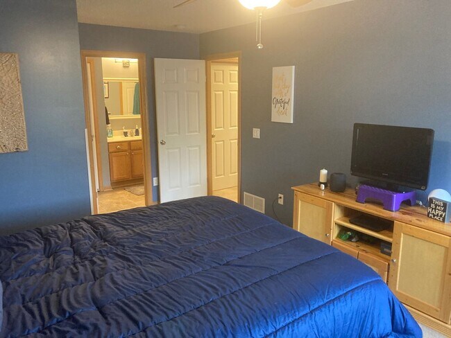 Building Photo - 3 Bedroom River Falls Townhome