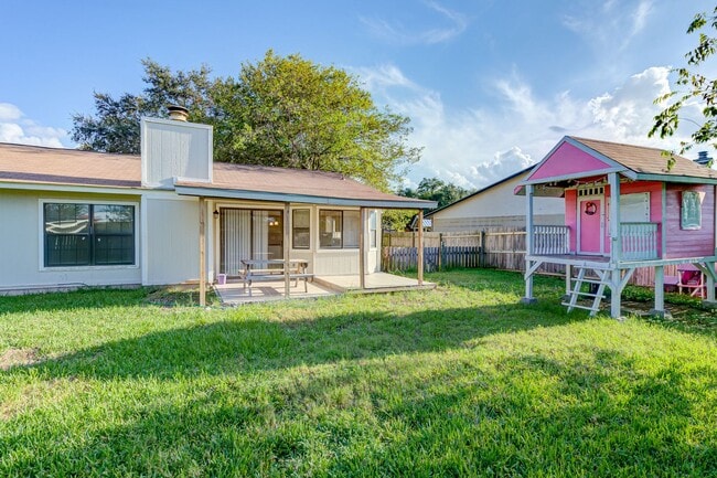 Building Photo - One Story Rental Home located near FM 78 and Walzem available for asap move in!