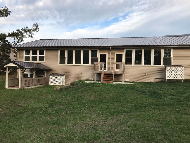 Building Photo - 1005 Chenowuth