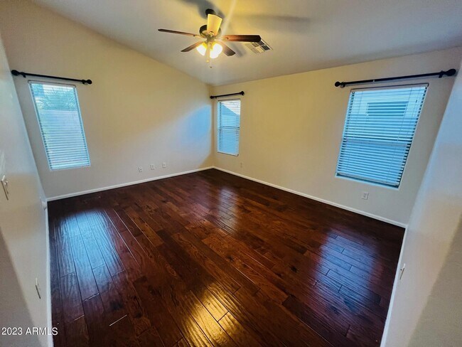 Building Photo - 2823 E Questa Dr