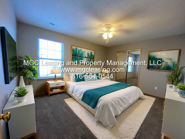 Building Photo - Harrisonville 2 Bedroom 2.5 Bath Townhome!