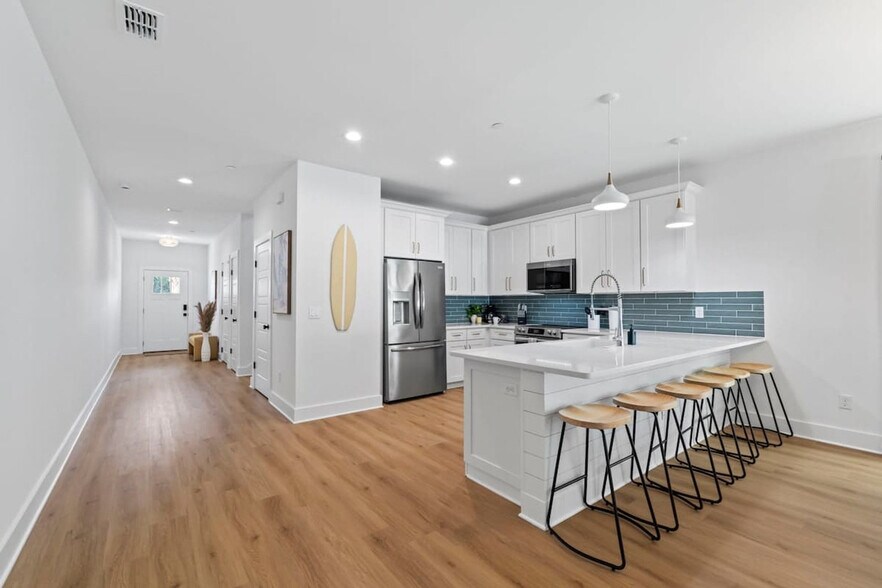 Building Photo - 925 2nd Ave S