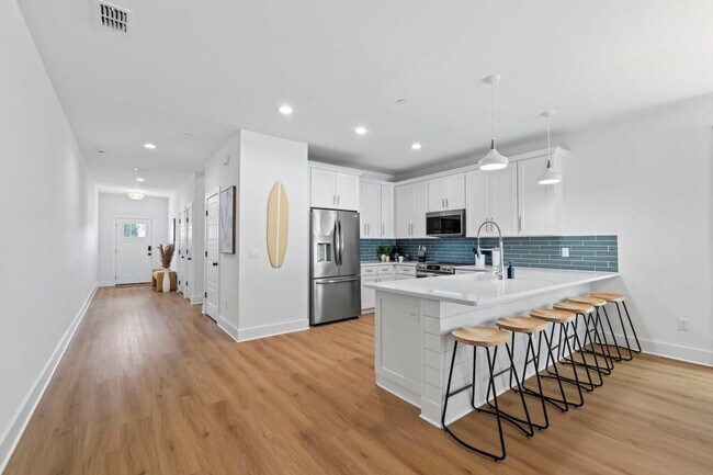 Building Photo - 925 2nd Ave S