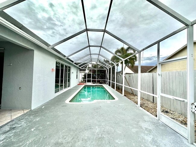 Building Photo - 1219 Baycourt Isle