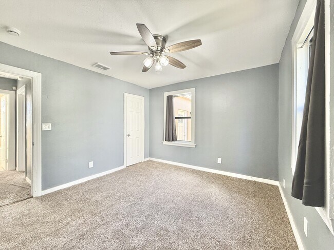 Building Photo - 1828 20th Ave S