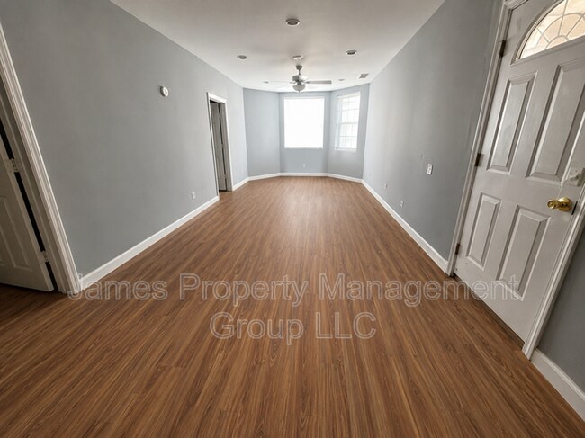 Building Photo - 2524 W Cortez St