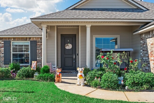 Building Photo - 331 N Hampton St