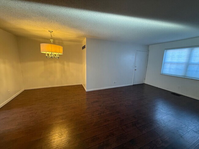 Building Photo - Grants Farm Condo!