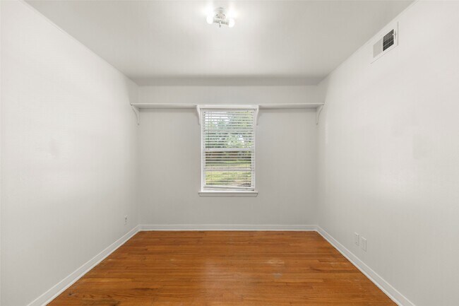 Building Photo - 2015 Wycliffe Dr