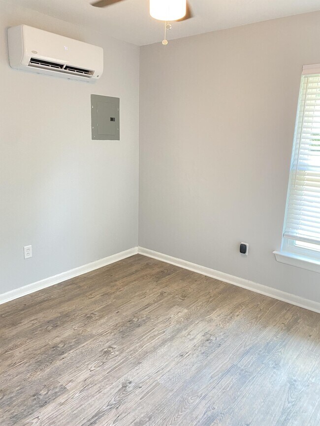 Building Photo - 18272 Sidney Ave