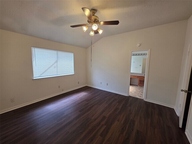Building Photo - 11726 Plumbrook Dr