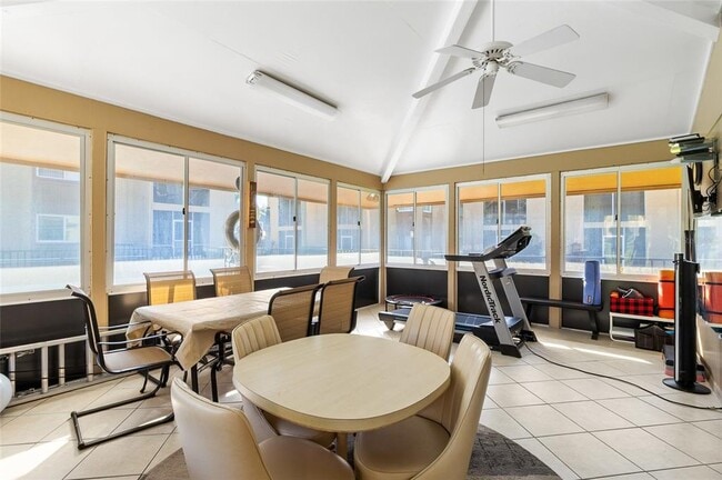 Building Photo - 1579 Greenlea Dr