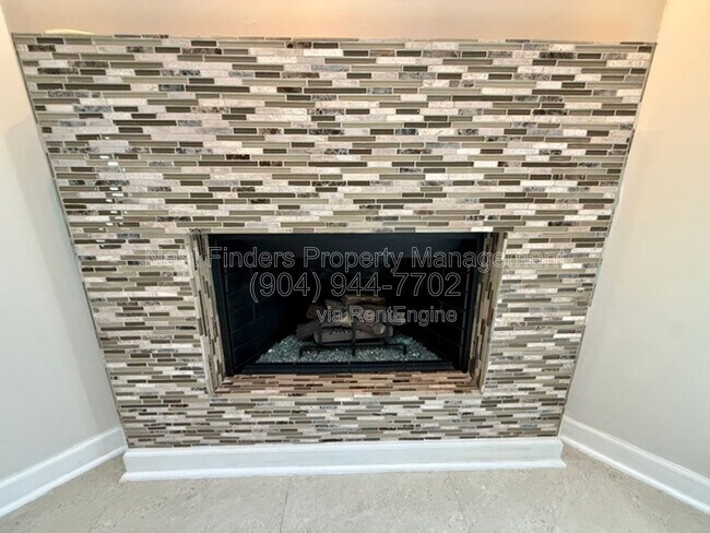 Building Photo - 1695 Evans Dr S