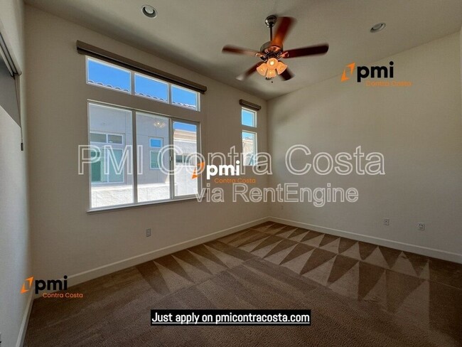 Building Photo - 5217 S Esprit Loop