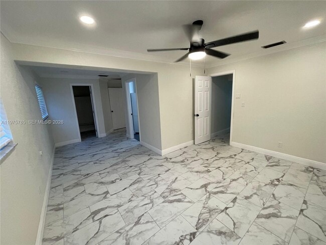 Building Photo - 365 NW 4th Ct