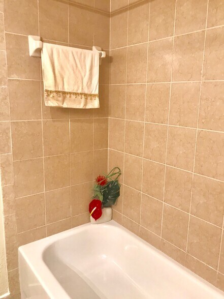 Building Photo - 8342 Bernwood Cove Loop