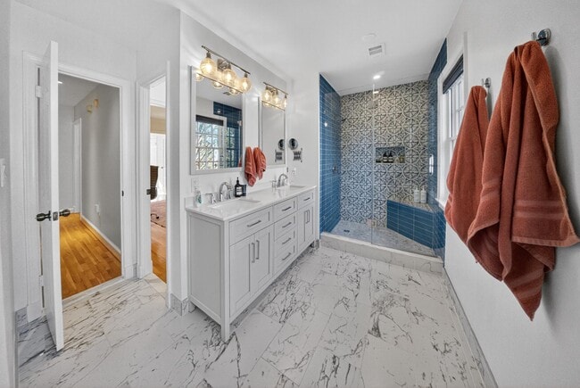 Building Photo - 4453 Westover Pl NW