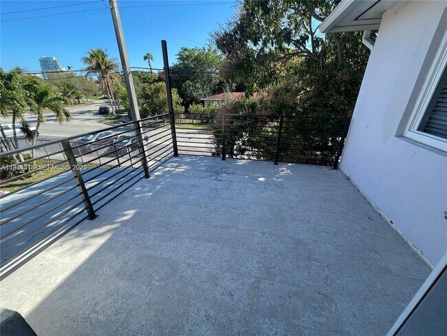 Building Photo - 1051 SW 8th Ave