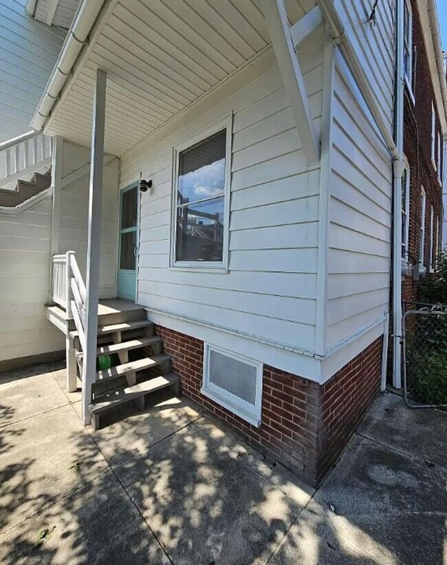 Building Photo - 748 Madison Ave