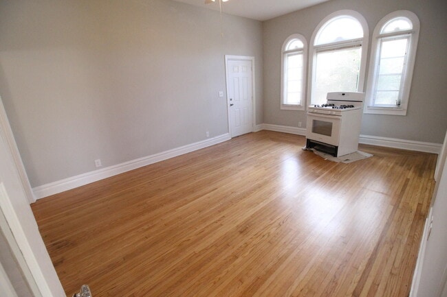 Building Photo - 301 S Palmway