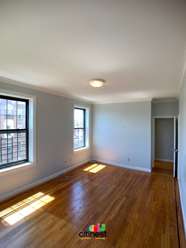 Building Photo - 9214 Ridge Blvd