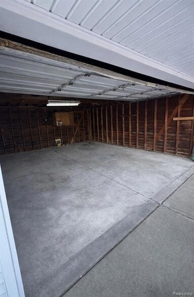 Building Photo - 21816 E 10 Mile Rd