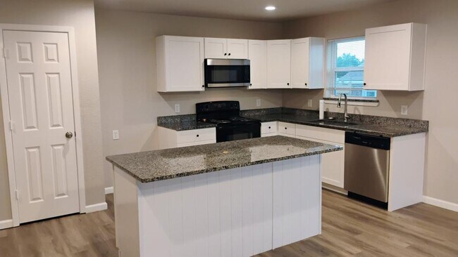 Building Photo - 206 Hoover Ln