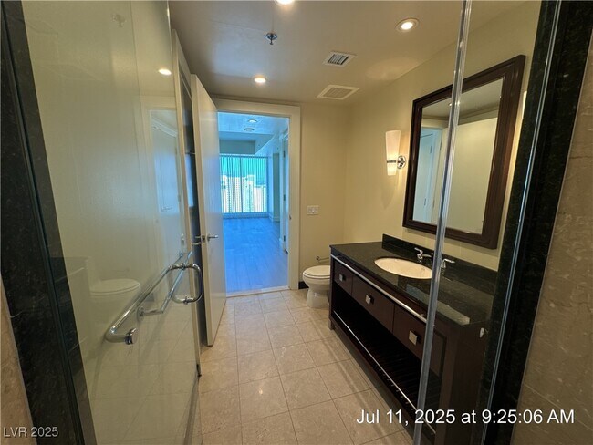 Building Photo - 2700 S Las Vegas Blvd