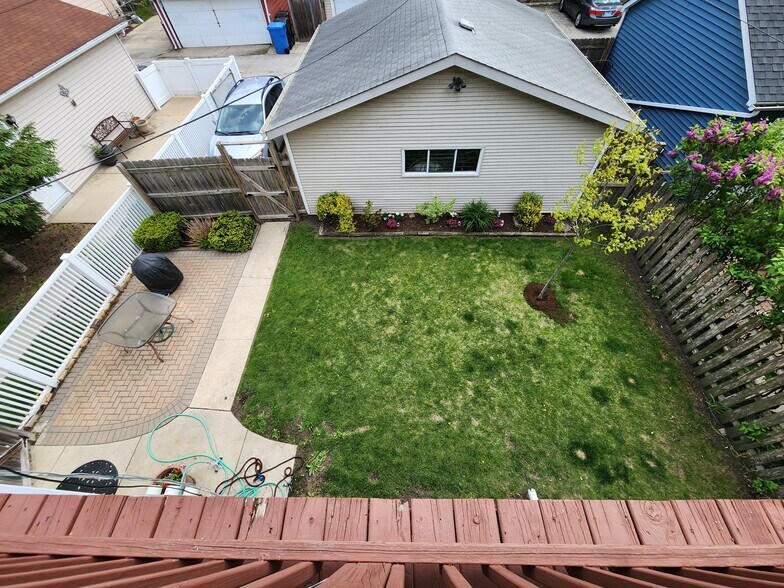 Building Photo - 4025 N Springfield Ave
