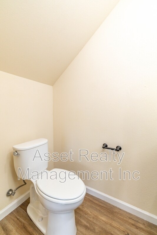 Building Photo - 910 Warrior Hill Dr