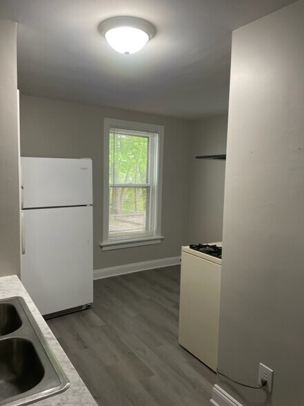 Building Photo - 1360 S Arch Ave