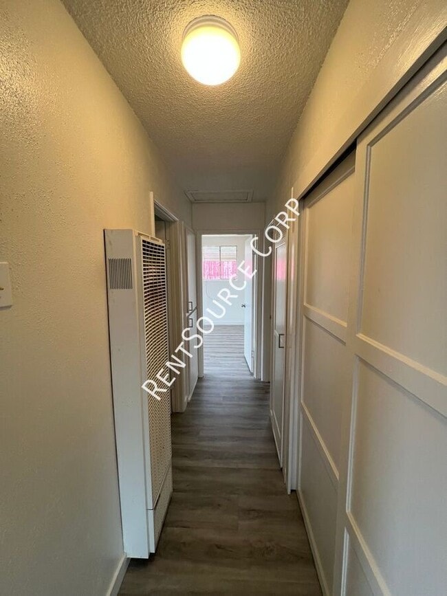 Building Photo - 650 Muriel Dr