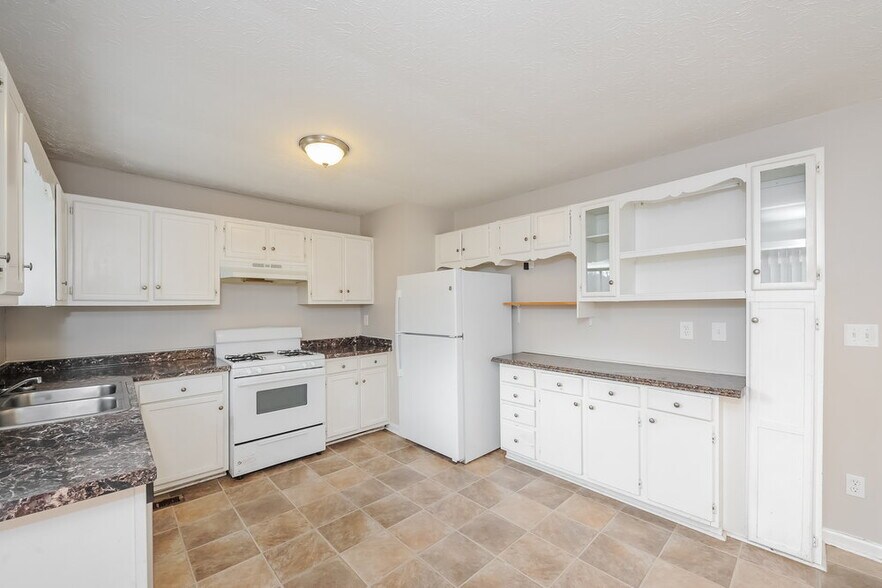 Building Photo - 2687 Del Ridge Dr
