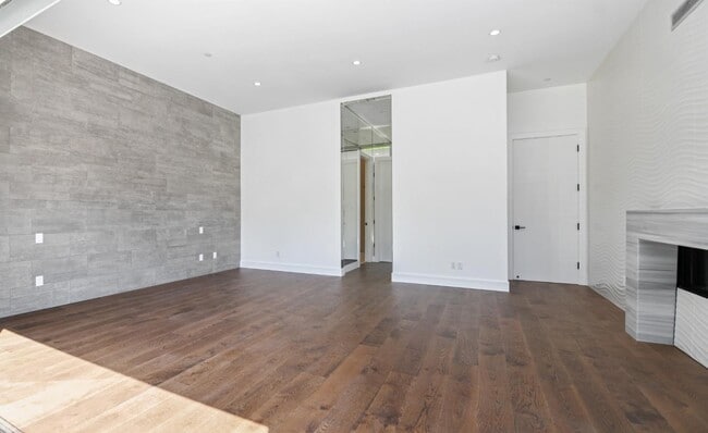 Building Photo - 1505 Wedgewood Dr