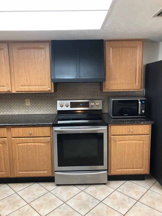 Building Photo - Adorable Home on Corner LOT- COMING SOON