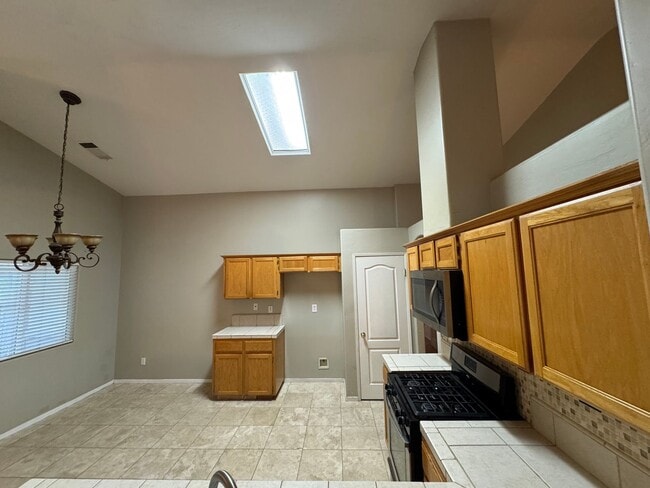 Building Photo - Great Family Home in Southwest